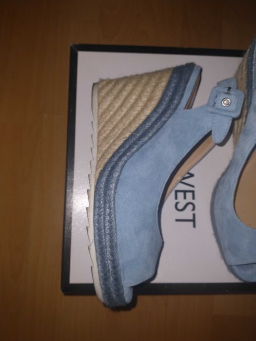 Sandały na koturnie niebieskie zamsz 37 Nine West
