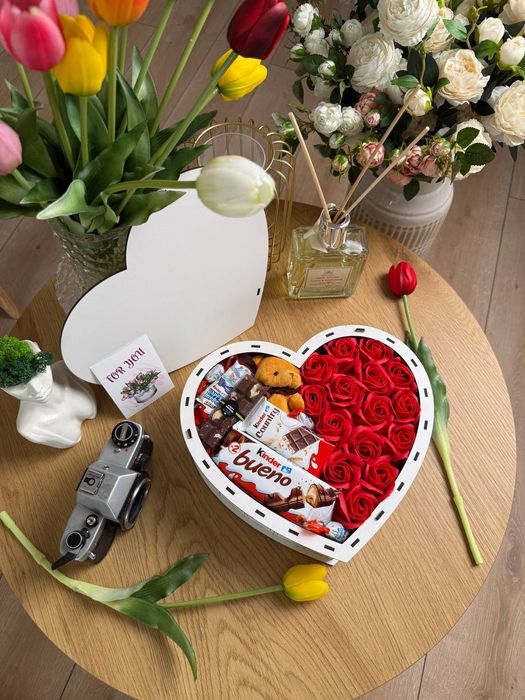 Готові Подарункові набори новорічний бокс солодощів Kinder