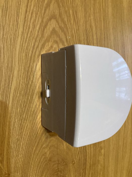 Pojenmik do czyszczenia protez