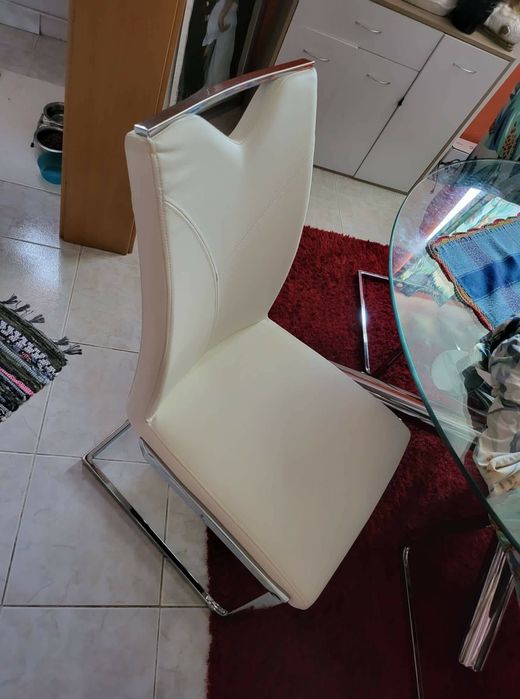Mesa de vidro com 4 cadeiras como nova