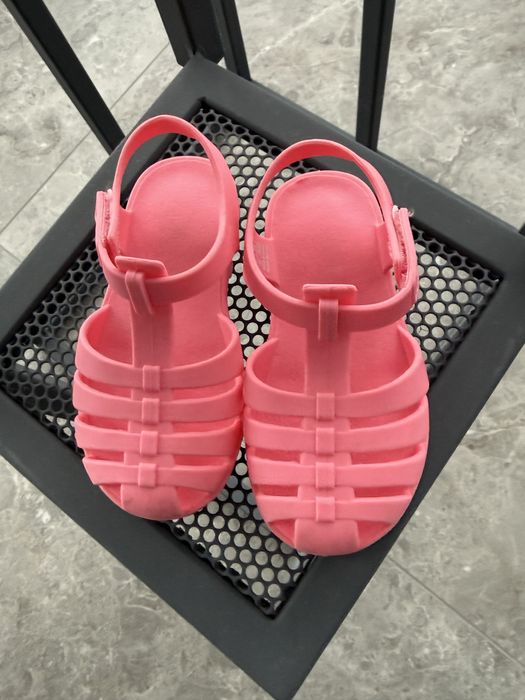 босоніжки zara h&m crocs