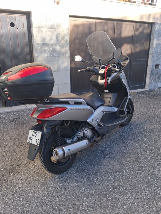 Vendo Xmax250 em óptimo estado de conservação