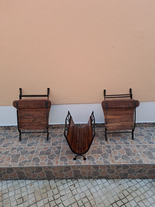 Cadeiras dobravel e suporte para lenha.