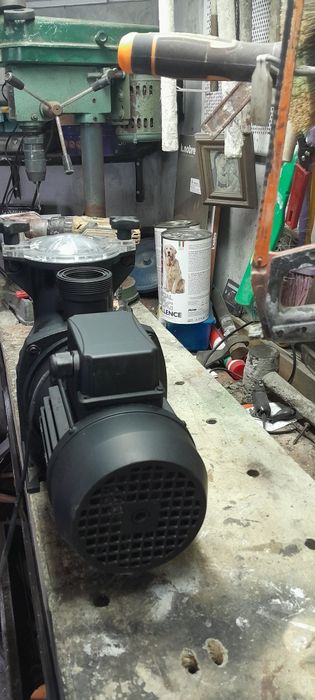 Bomba de piscina de 1 KW.