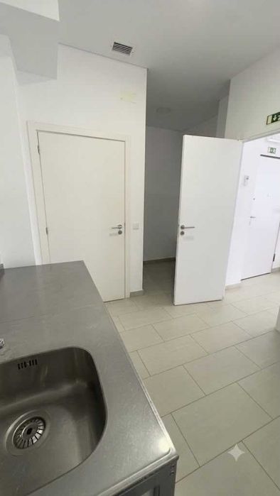 Escritório privativo integrado num espaço empresarial – centro de Setúbal