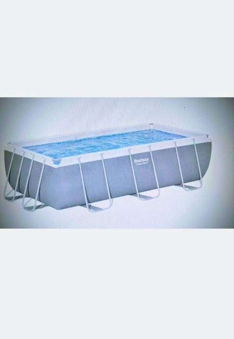 Piscina grande desmontada