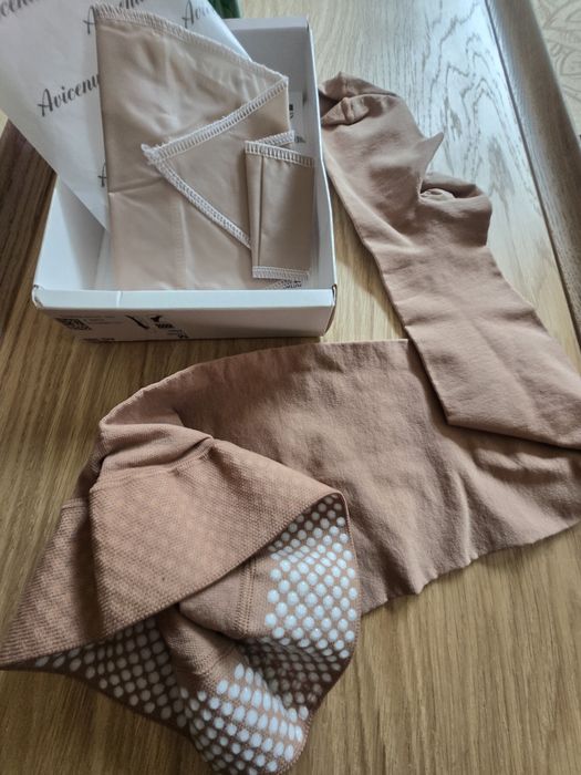 Pończochy uciskowe, samonośne. Avicenum.