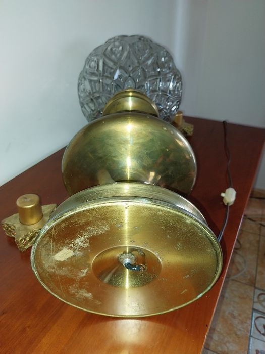 Grande candeeiro antigo de mesa