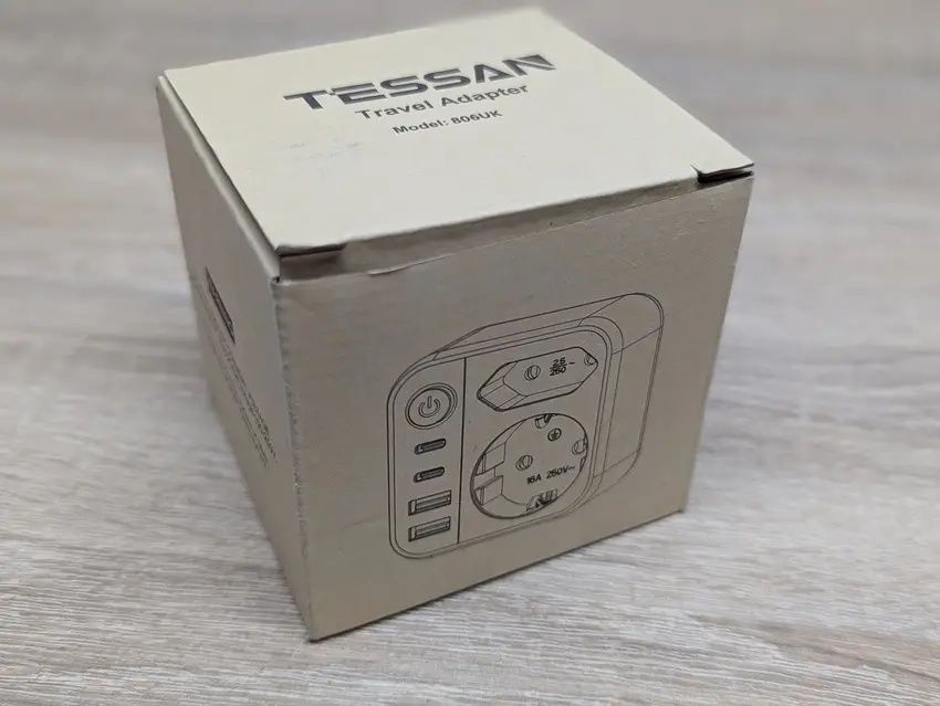 Дорожный адаптер TESSAN 806UK