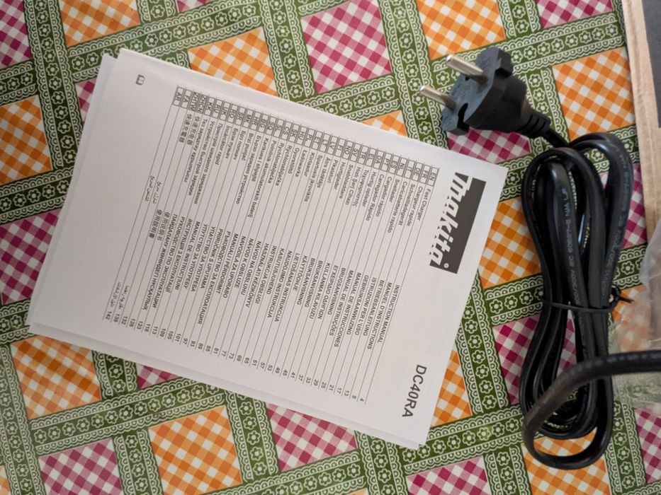 Makita DC40RA - Carregador