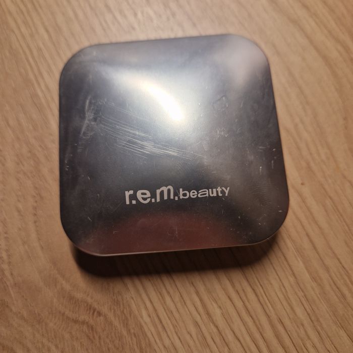 REM BEAUTY rozświetlacz lavande
REM BEAUTY
Interstellar — Błyszczący