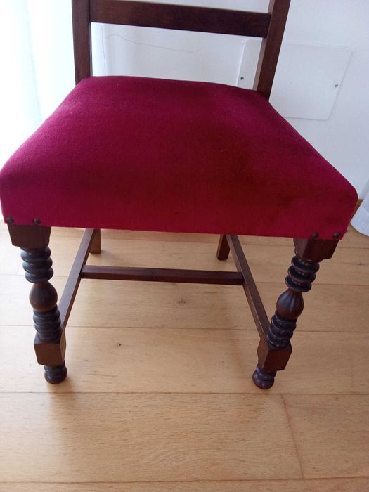 Vendo mesa com 4 cadeiras