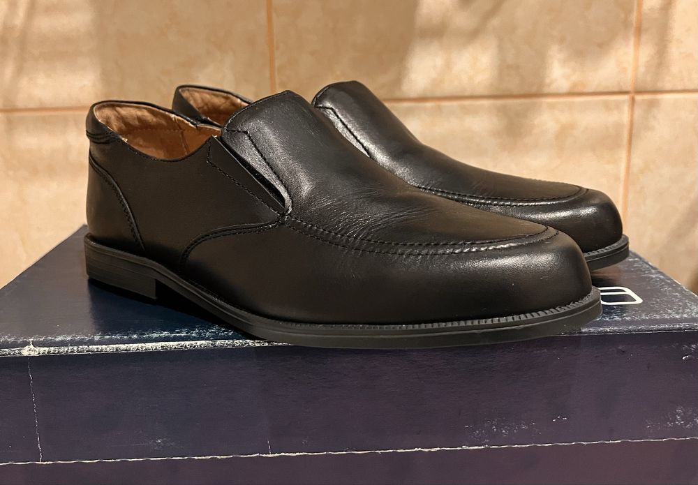 Нові шкіряні туфлі Braska