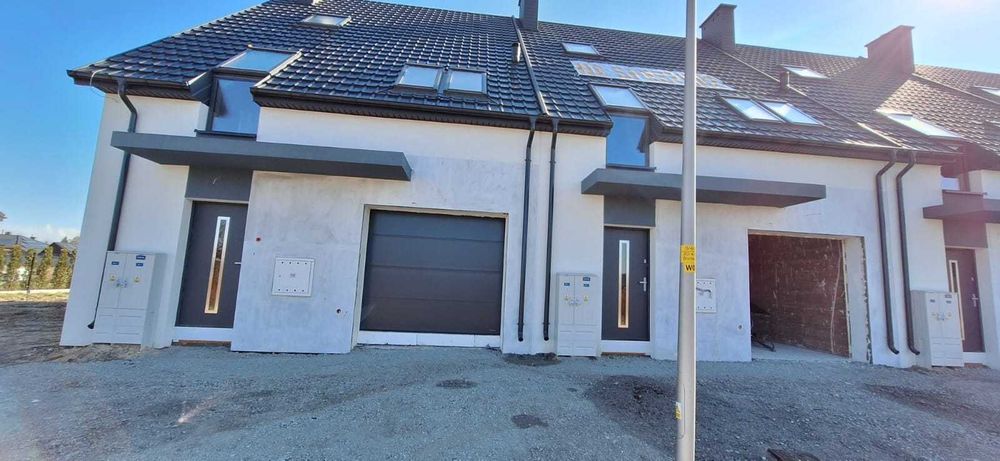 Szeregówka z garażami (ostatni segment) ul. Onufrego 150 m2, parking