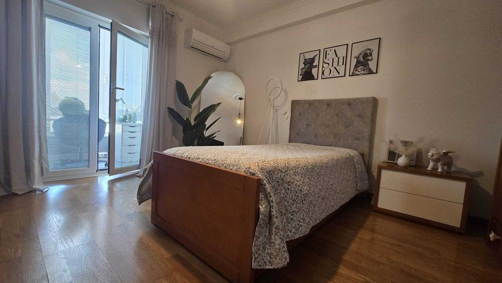 Cama moderna com colchão