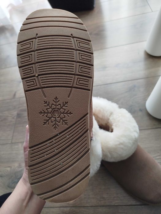 Жіночі уги (ботинки)