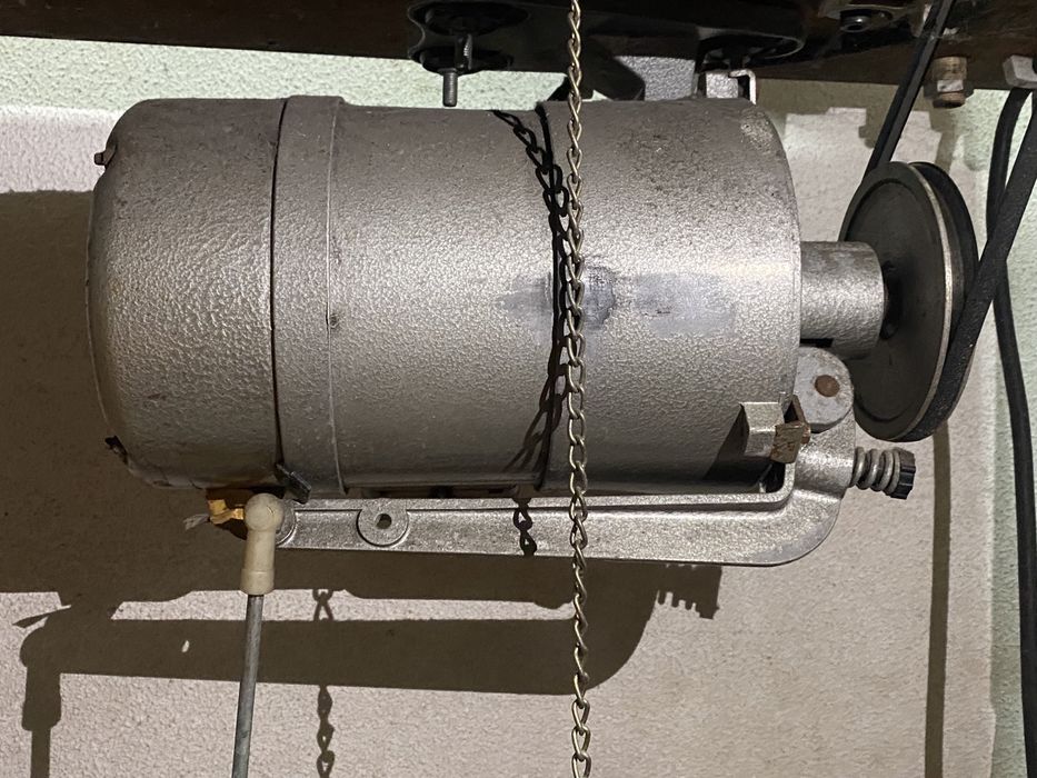 Máquina de corta e cose “ willcox & Gibbs “