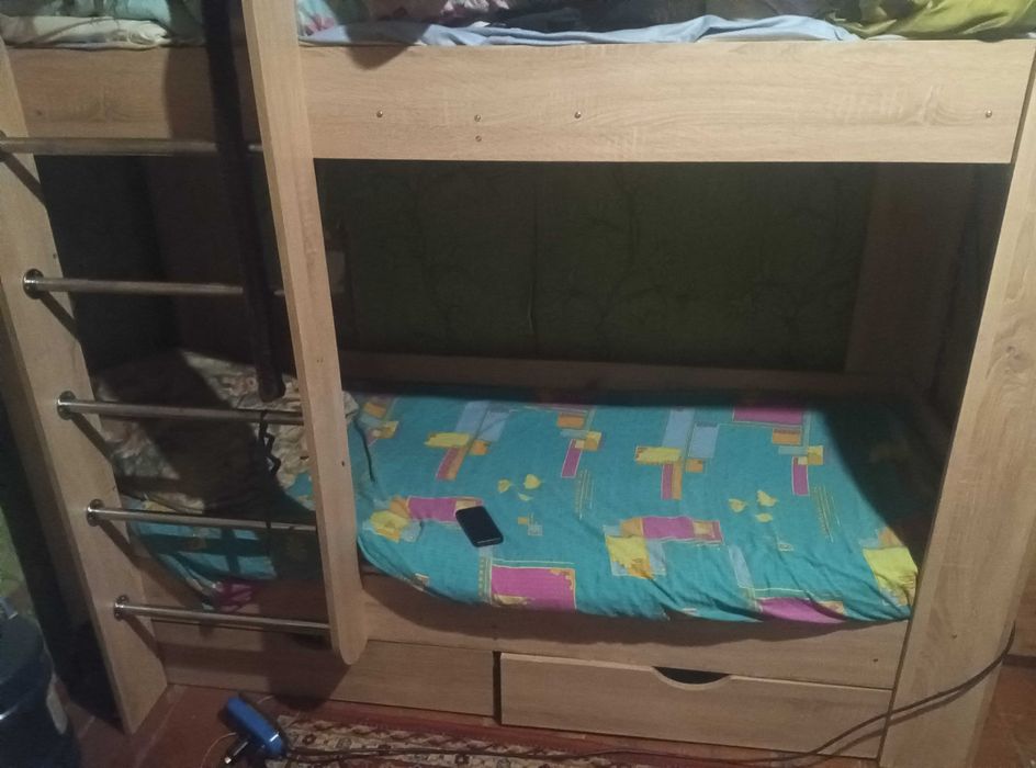 Продам двух ярусную кровать