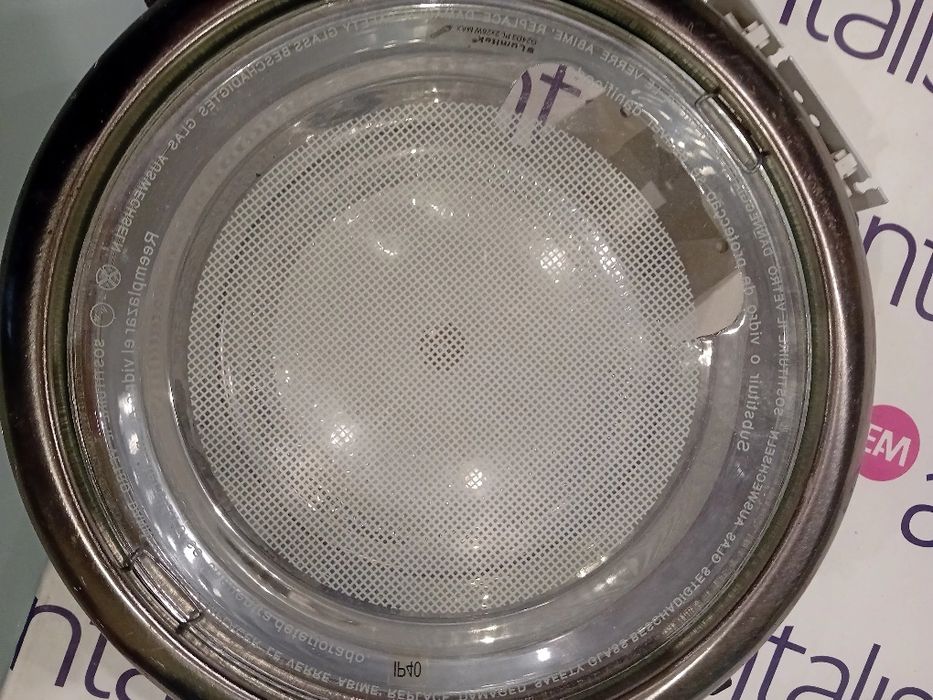 Candeeiro de teto a funcionar