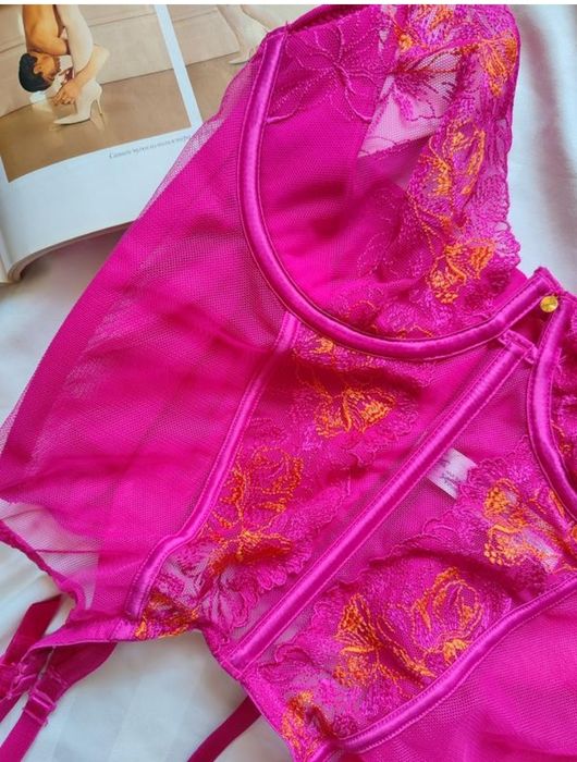 Корсетний корсет  бюстгальтер з підтяжками 70C, рожевий з мереживом