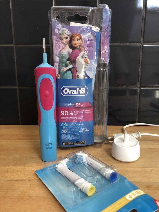 Elektryczna szczotka do zębów Braun Oral B type 3757