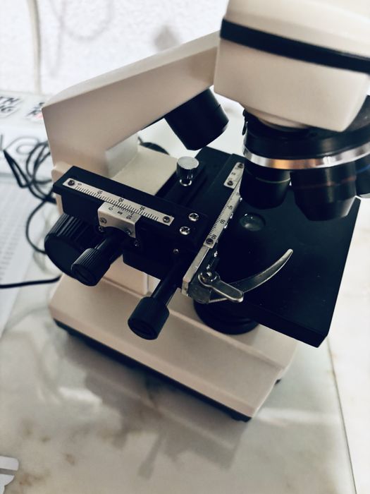 Microscópio Bresser Biolux AL