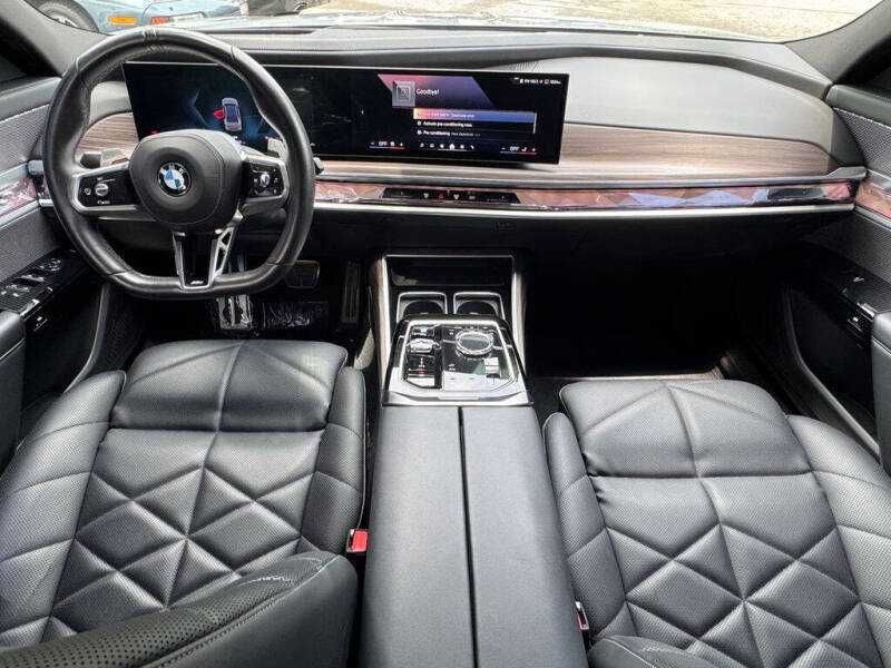 2023 BMW 7 Series 740i