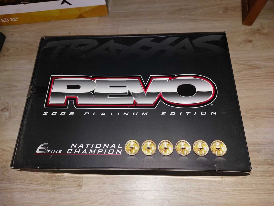 Traxxas revo 3.3 platinum edition