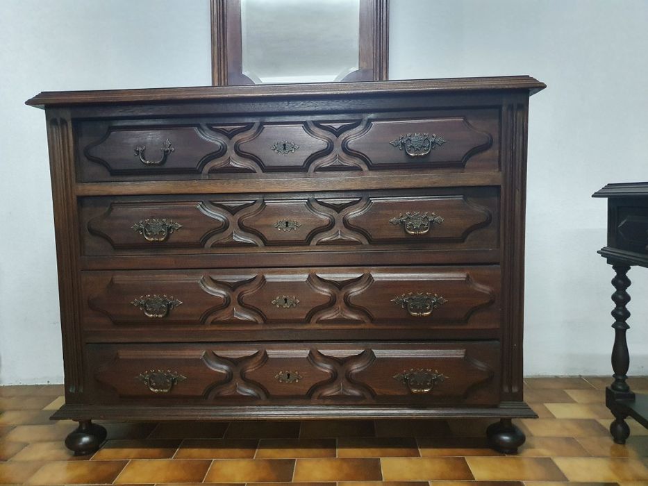 Mobília de quarto, cama, cómoda, espelho, mesinhas, colchão, estrado