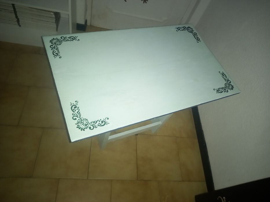 Mesa rústica de madeira maciça