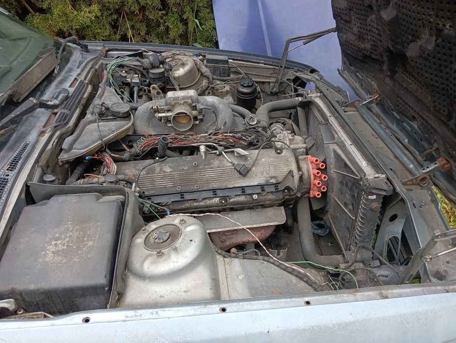 BMW 5 E34 maska pokrywa silnika przód zderzak 535i m30b35 manual