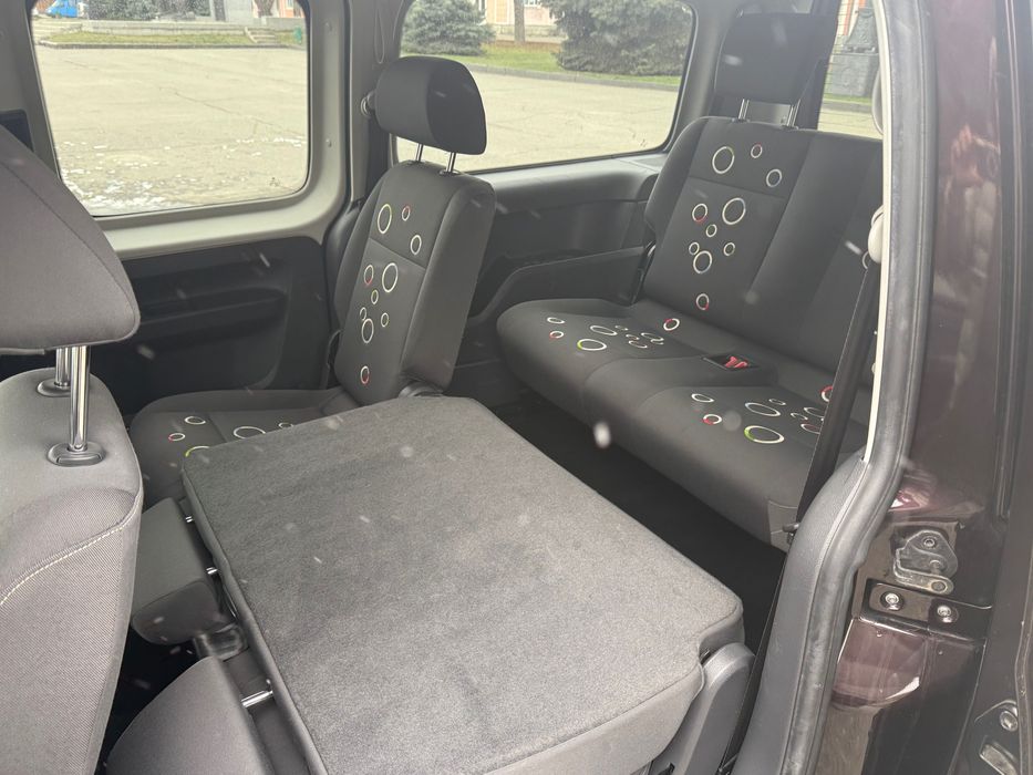 Volkswagen Caddi 2011 рік 7 місний