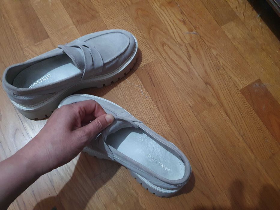 Sapatos de pele genuína