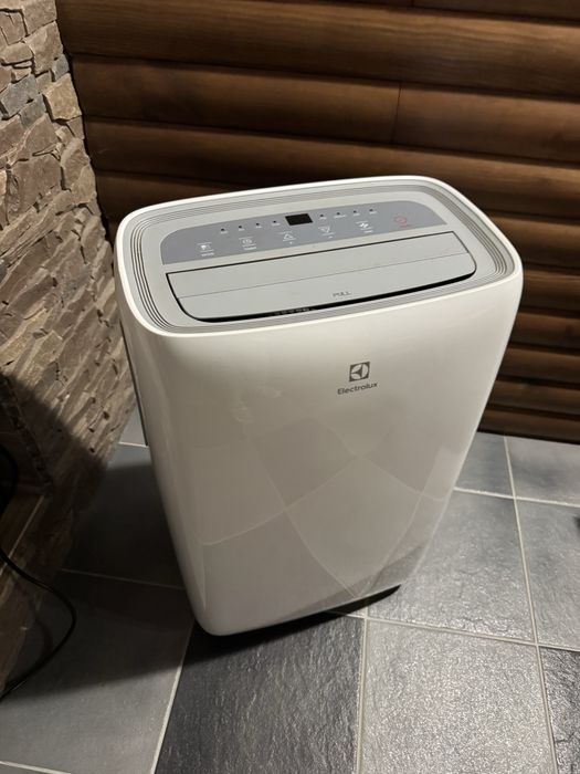 Мобильный кондиционер Electrolux EACM-11 CL/N3 Loft (11000 BTU)