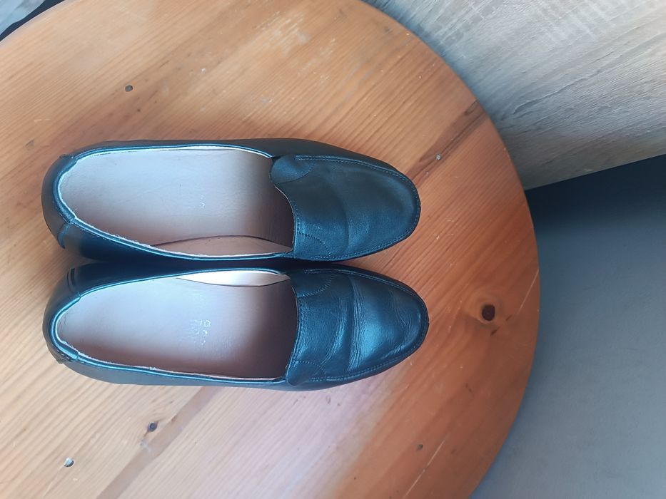 Sapatos formais com pequeno salto