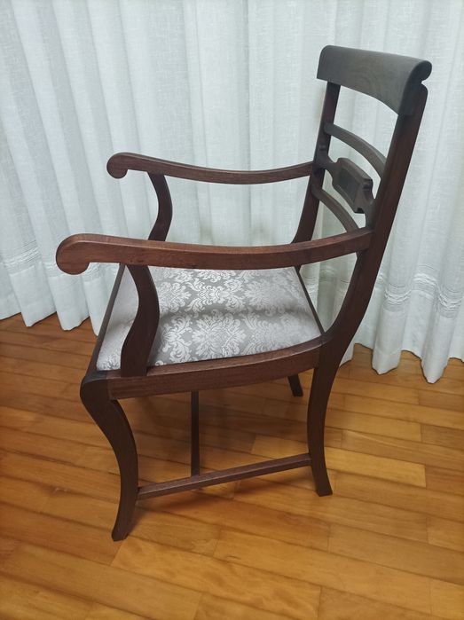 Cadeirão antigo restaurado estilo inglês estofado novo  tecido damasco