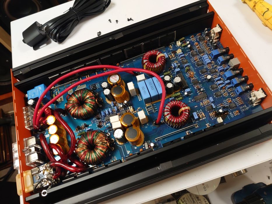 Усилитель автомобильный. Моноблок. 1600вт на 1ом.полноразмерный  6кг