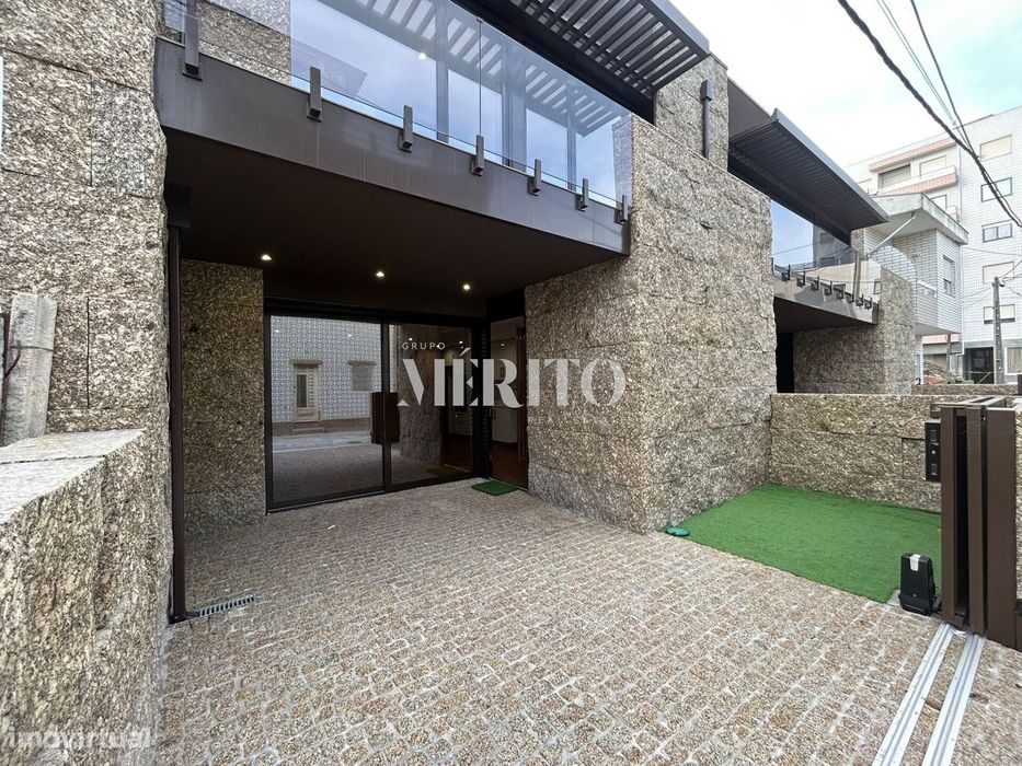 Moradia T2 Nova – Segunda Linha de Praia