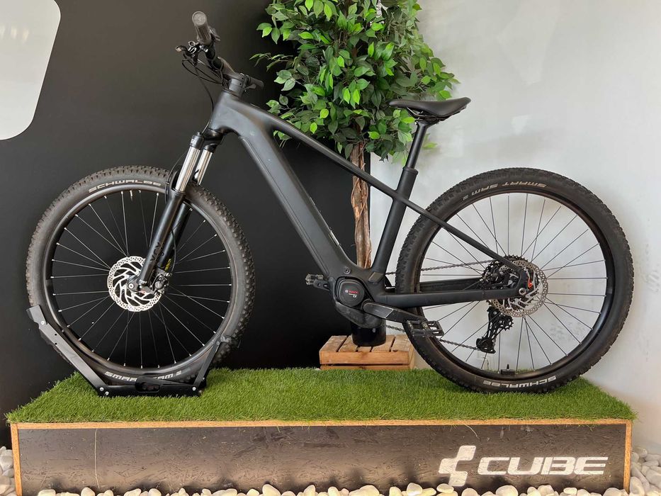 Rower elektryczny CUBE REACTION HYBRID ONE 800 rozmiar L