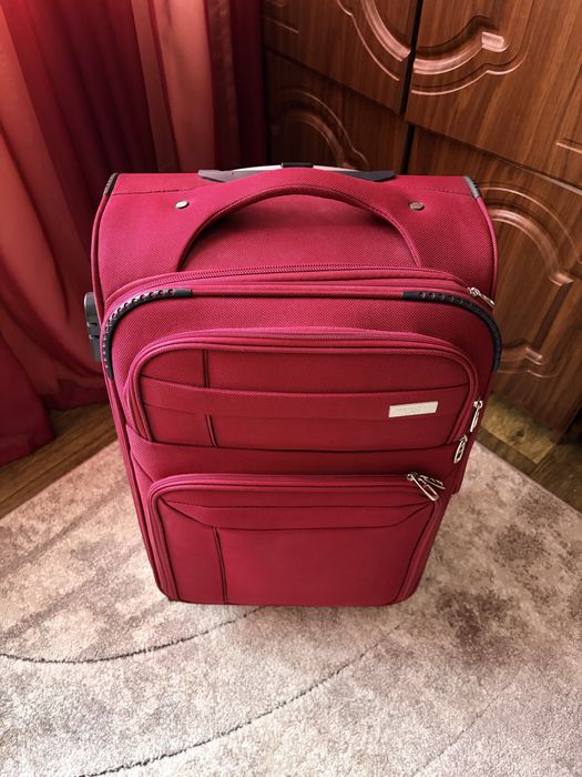 Дорожня валіза на колесах, стан нової