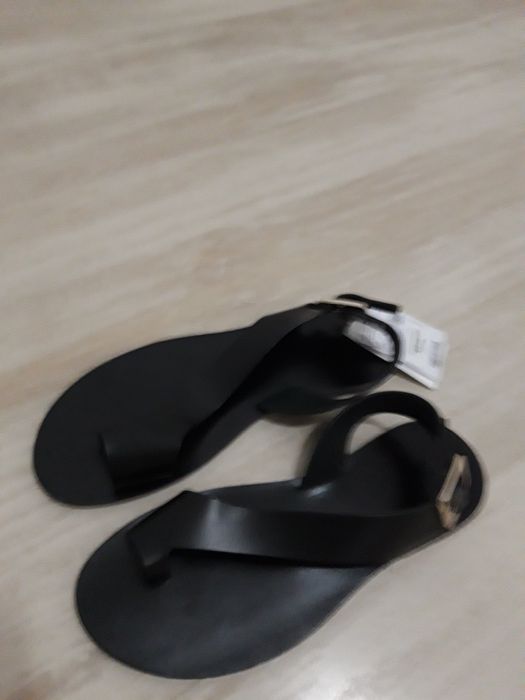 Sandálias pretas Mango