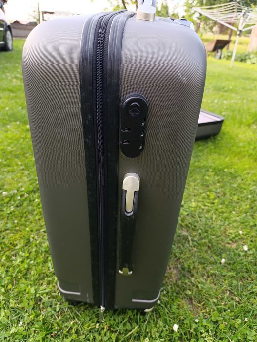 Walizka średnia podwójne kółka