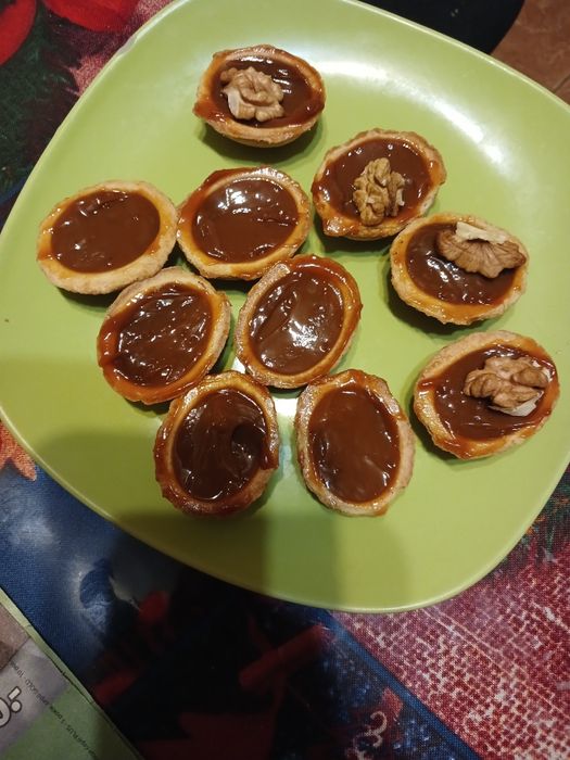 Горішки з згущонкою.