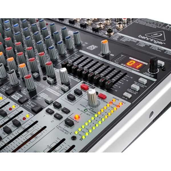Behringer Xenyx X1832USB Recondicionada