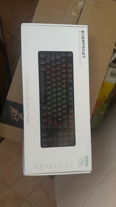 Стаціонарний комп’ютер + монітор + бездротова мишка та килимок