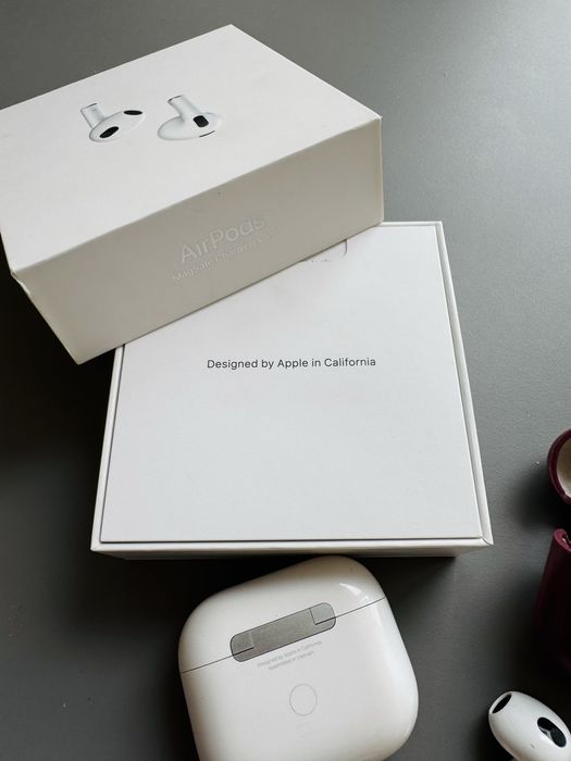 Airpods 3 (3rd generation) with MagSafe кейсом