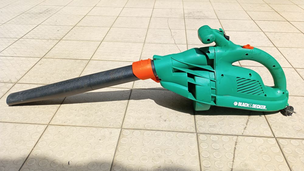 Soprador elétrico Black & Decker jardim