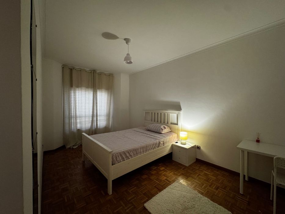 Quarto para Alugar / T3
