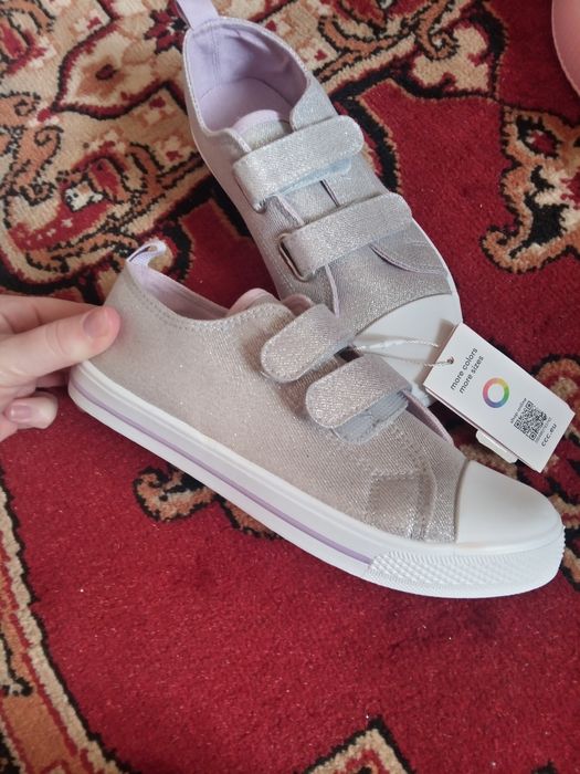 Продам нові кеди дитячі
