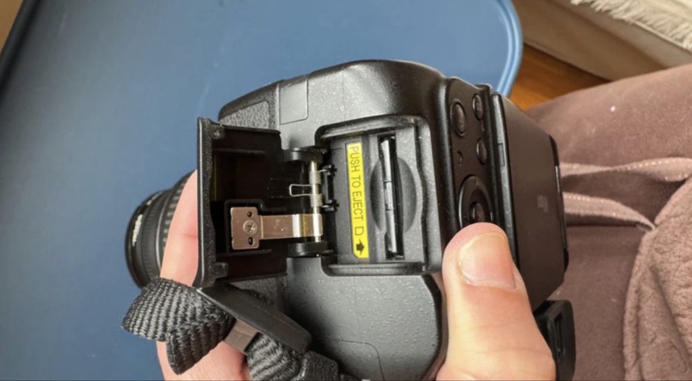 Nikon D5100 + bolsa + cartão SD 16GB